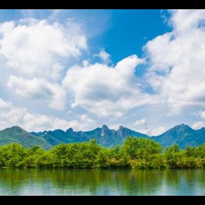 西秀海滩公园？有海南岛最大的热带温泉滨海海岸之称，位于海口市区西北部，北邻琼州海峡，东依西秀海滩，西靠贵族游艇会，南临滨海大道，全长7公里，占地约33公顷(不包括沙滩和海域)。那么，西秀海滩公园？一起来了解下吧。