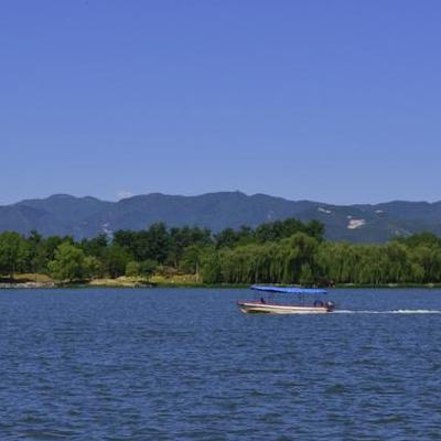 琴湖？人工挖的，当年那里是一片平地，建设沈阳理工大学时，在琴湖那里把土挖到大操场去了，就形成了琴湖。那么，琴湖？一起来了解下吧。