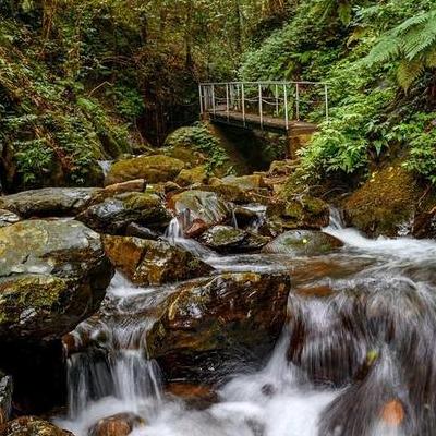 威海华夏城景区？“华夏城”项目占地20平方公里，距威海火车站、长途汽车站仅3分钟车程，距威海市区仅10分钟车程，距威海国际机场仅30分钟车程，距烟台国际机场仅45分钟车程。那么，威海华夏城景区？一起来了解下吧。