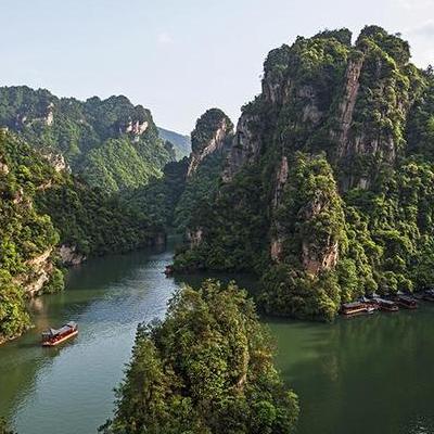 皇城沙滩？从石浦港起航，坐小机轮仅30分钟水路。那么，皇城沙滩？一起来了解下吧。